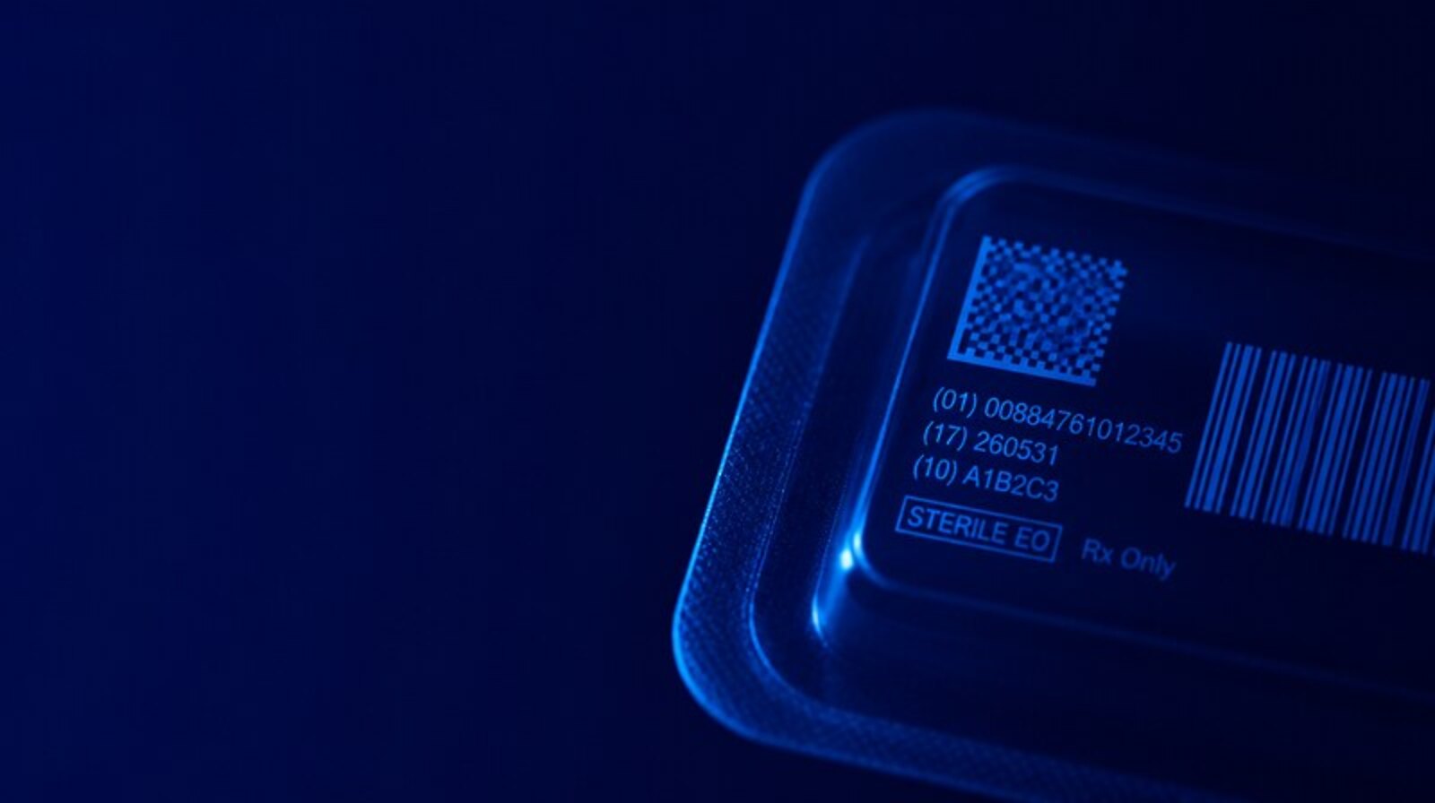 Rótulo de dispositivo médico com DataMatrix, código de barras GS1 e os dados de UDI-DI (GTIN) e UDI-PI (validade e lote)