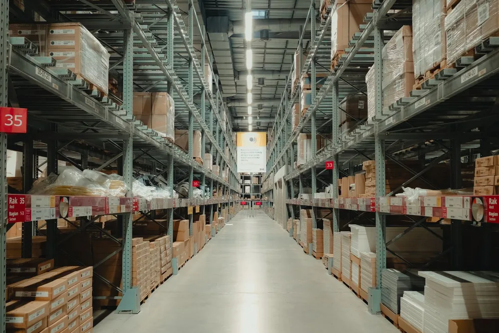Armazém de produtos para saúde dimensionado e organizado